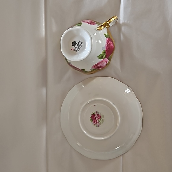 Antique "Old English Rose" by Royal Albert, cup and saucer. - Picture 6 of 8